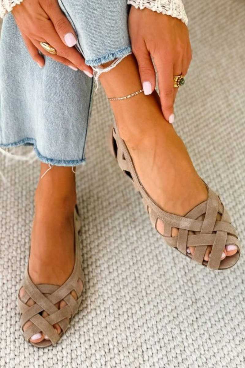 Hina flat sandals for women