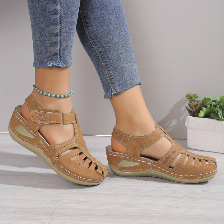 Leni comfort sandals with gentle lift for women