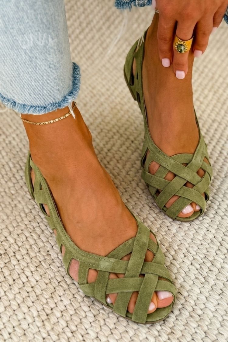 Hina flat sandals for women