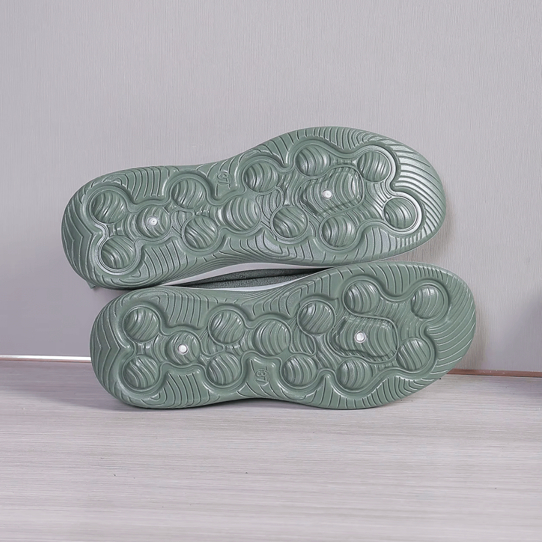 Cloudy cushioned slip-on shoes for women
