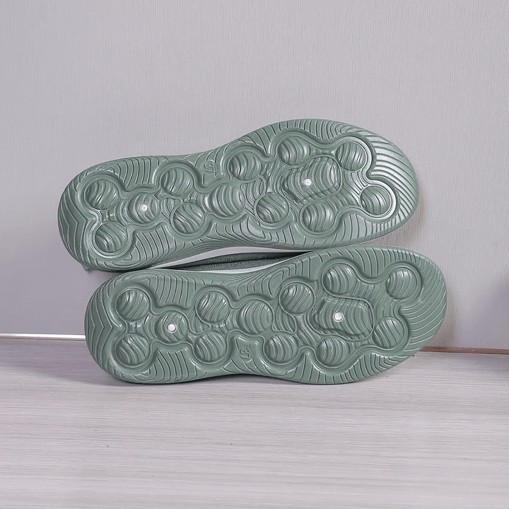 Cloudy cushioned slip-on shoes for women