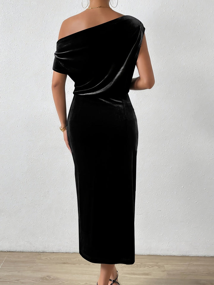 Marilyn Velvet Relaxed Midi Dress - Timeless Elegance in a Flattering Silhouette