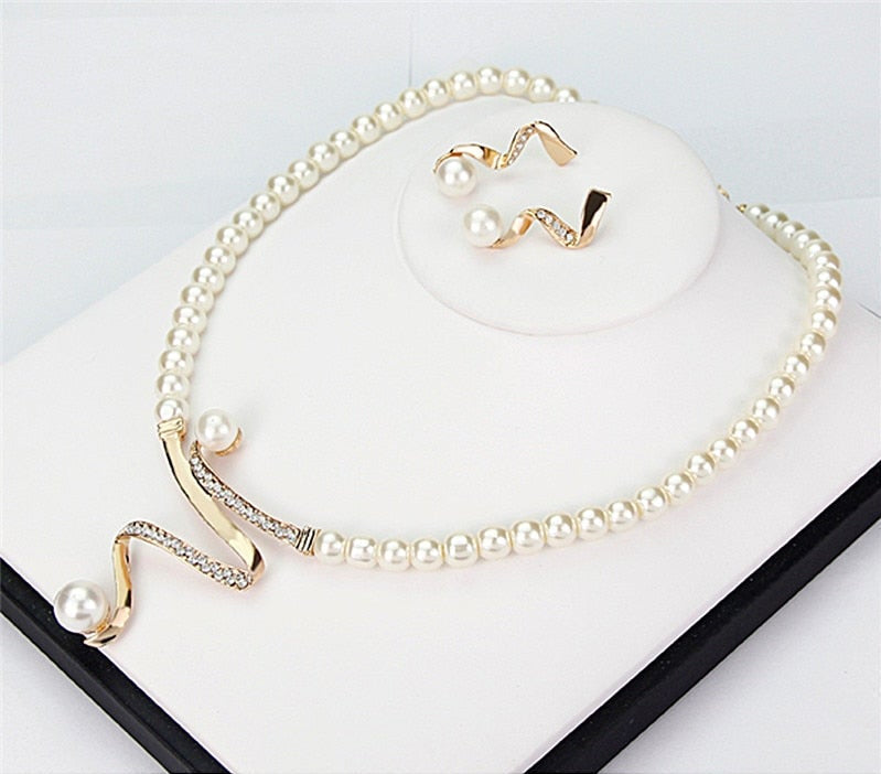 Pearl Necklace &amp; Earrings Set