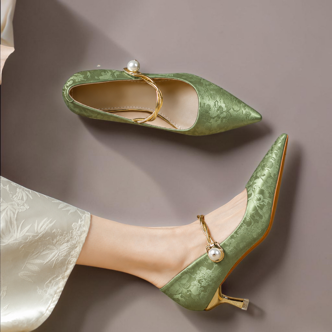 Vivian &amp; Cole groene kitten heels met patroon, puntige neus en een elegante parel-accent bandje voor dames.